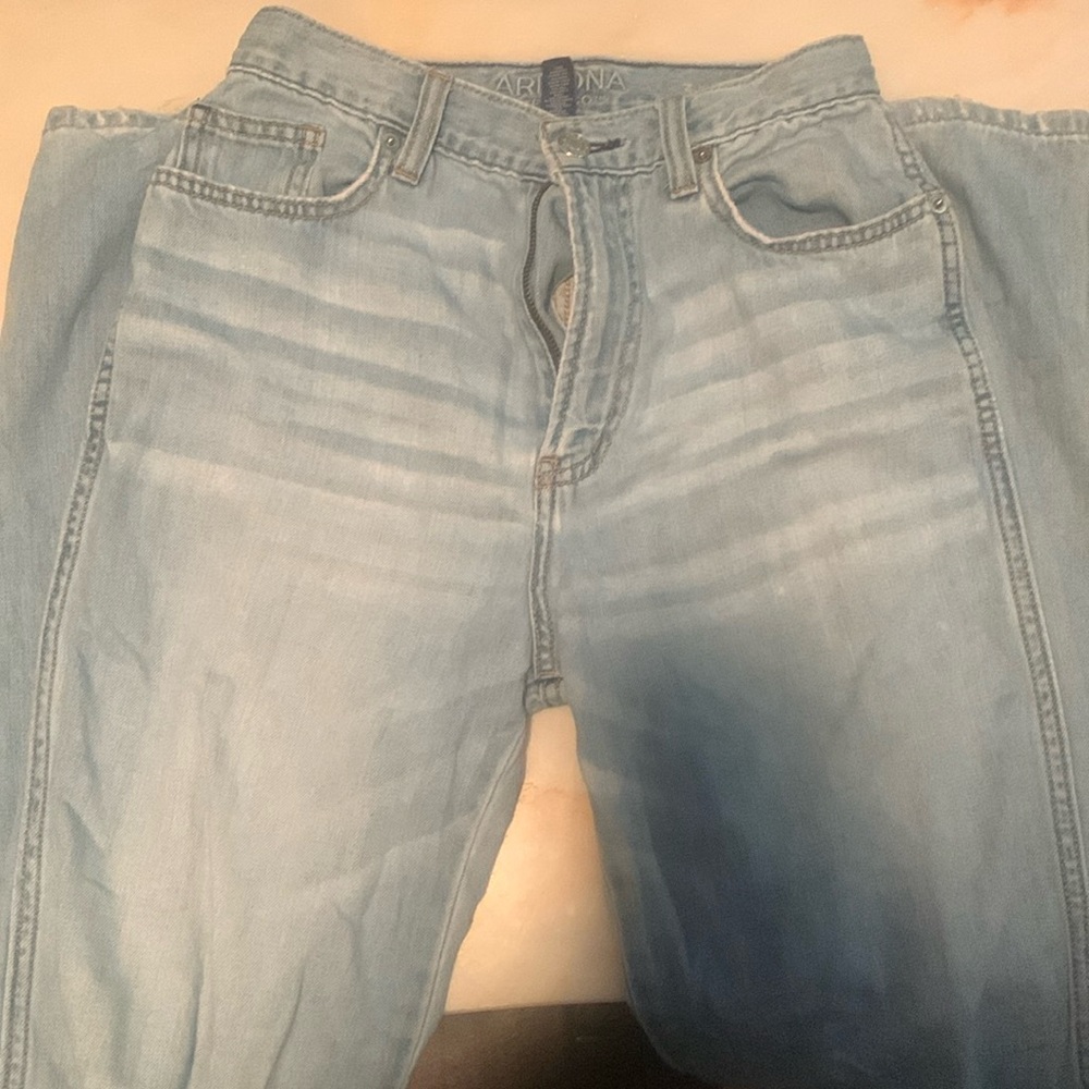 I am selling these cute light blue high rise wide leg jeans!!
